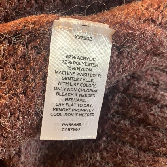 ABOUND
V-neck Sweater In Burgundy Stem - Picture 5 of 6